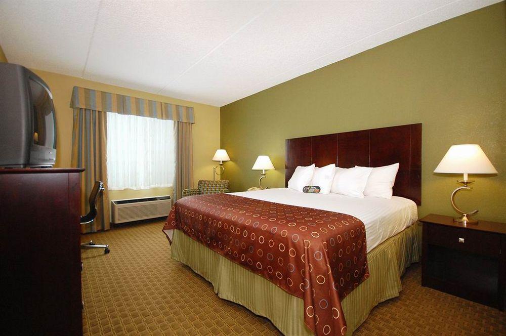 Best Western Airport Inn & Suites Cleveland Brook Park Room photo